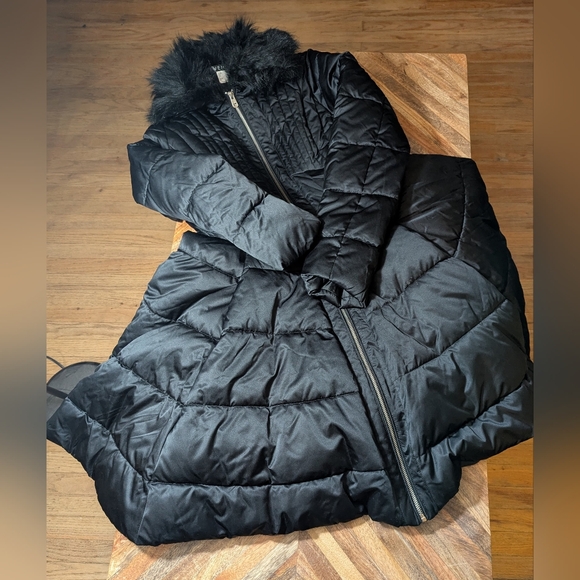 VENUS Black Puffer Coat with Faux Fur Trim - Picture 5 of 6